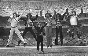 Angels Stadium 1976 - I remember when it was like this ❤️  Anaheim angels  baseball, Angel stadium, Angels baseball team